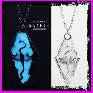 🆕🆑 Skyrim Glow n the Dark Silver Dragon Necklace